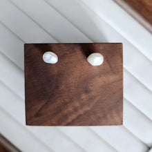 Load image into Gallery viewer, OOAK Keshi Pearl Studs