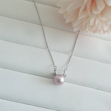 Load image into Gallery viewer, Freshwater pearl set in reindeer pendant necklace (Silver)