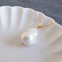 Load image into Gallery viewer, White lustrous baroque pearl pendant