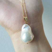 Load image into Gallery viewer, White lustrous baroque pearl pendant