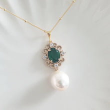 Load image into Gallery viewer, Emerald Green charm with White baroque pearl drop necklace