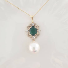 Load image into Gallery viewer, Emerald Green charm with White baroque pearl drop necklace