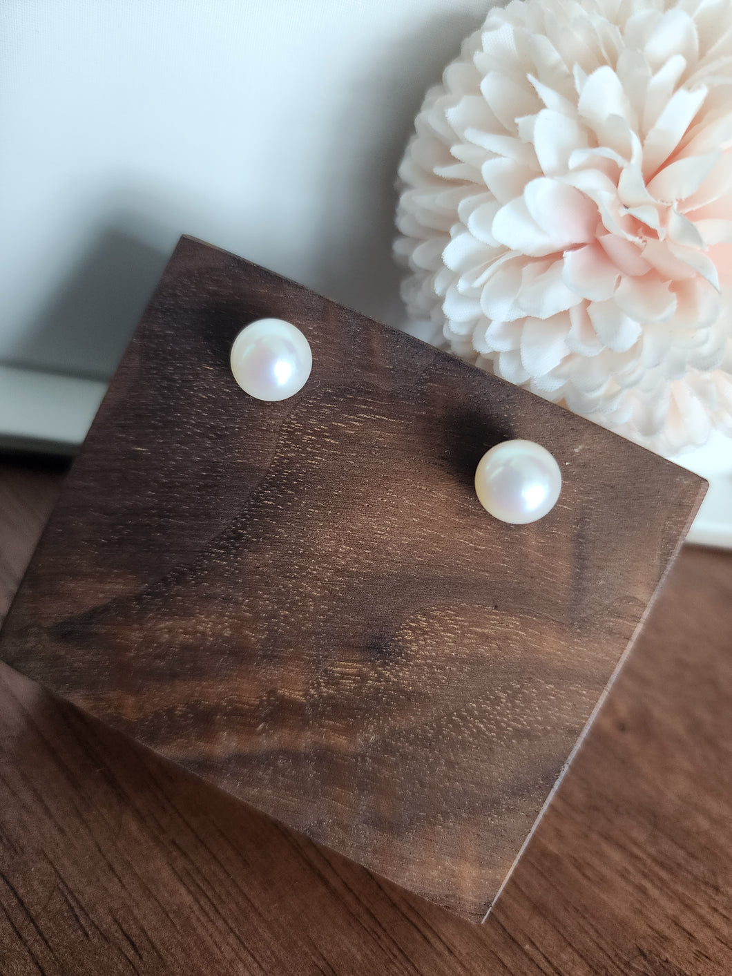 White Freshwater pearl Studs