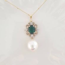 Load image into Gallery viewer, Emerald Green charm with White baroque pearl drop necklace
