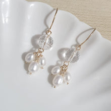 Load image into Gallery viewer, Clear Quartz with freshwater pearls
