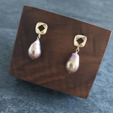 Load image into Gallery viewer, Freshwater pearl drops set with square weaving style earposts
