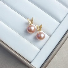 Load image into Gallery viewer, Textured butterfly earstuds with Pink Edison pearls (Gold)
